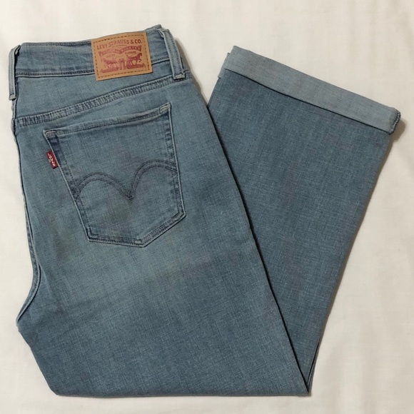 Levi’s Women’s Light Wash Stretch Capri Jeans - 29 - Picture 9 of 16